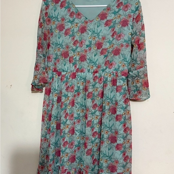 easybuy Dresses & Skirts - EasyBuy-Floral V-Neck Dress 3/4 Sleeves Size Small